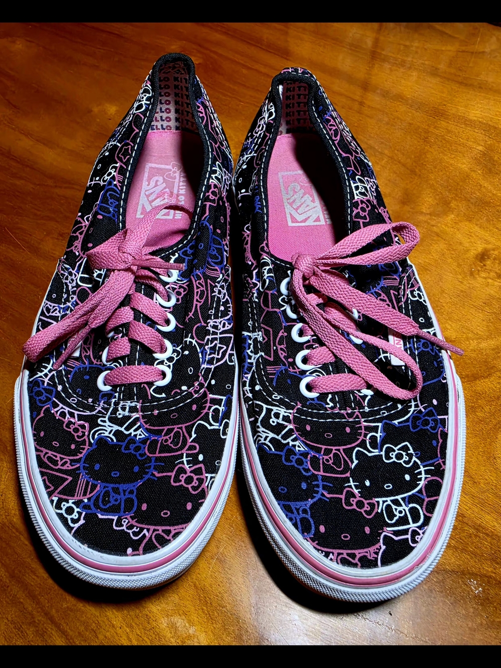 Hello Kitty Black Pink Graphic Low-Top VANS Women 9.5